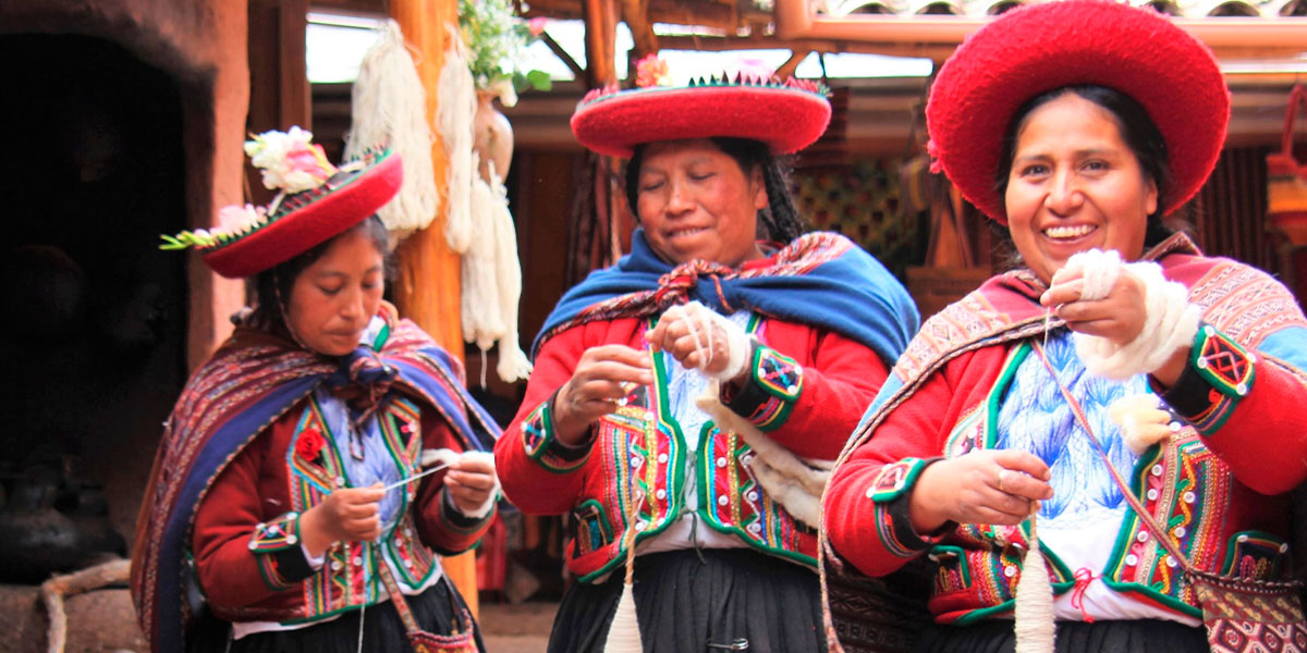 Typical Peruvian Clothing for Women
